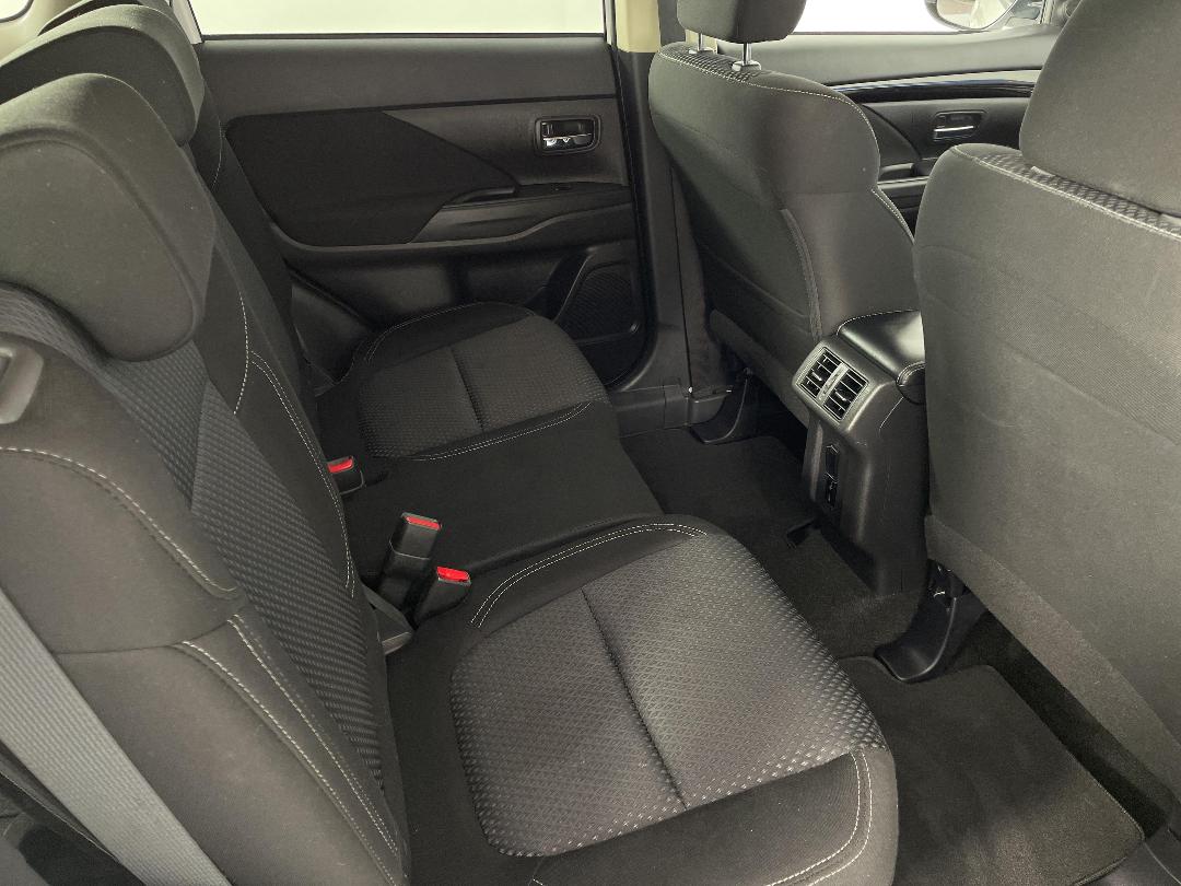 Photo '20' of Mitsubishi Outlander