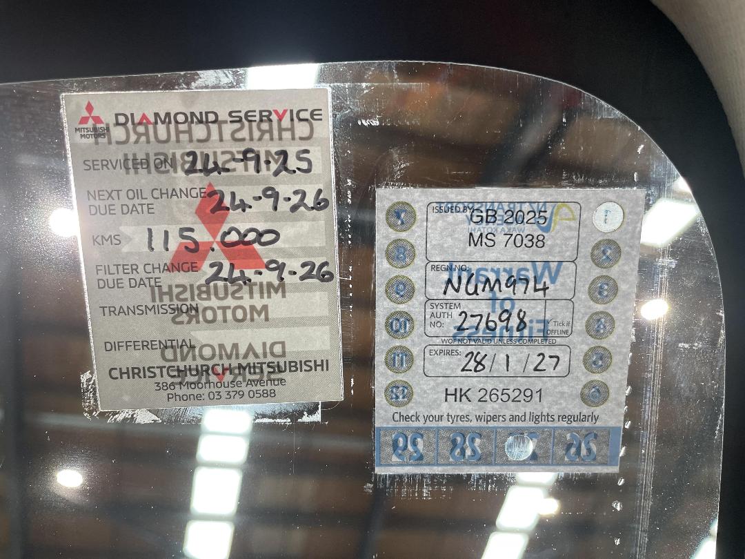 Photo '32' of Mitsubishi Outlander