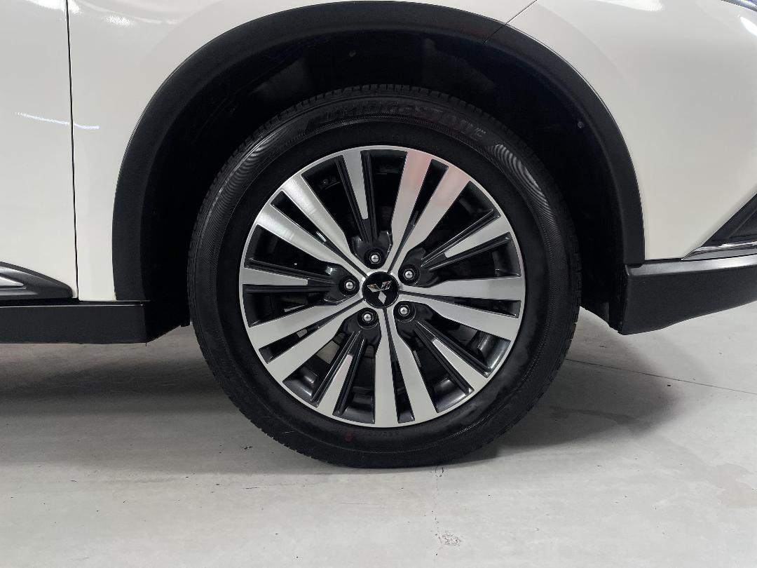 Photo '9' of Mitsubishi Outlander