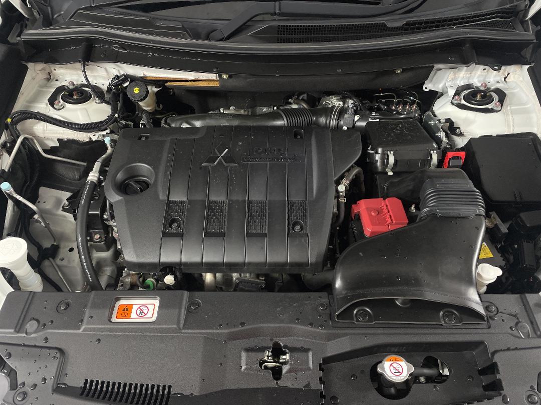 Photo '13' of Mitsubishi Outlander