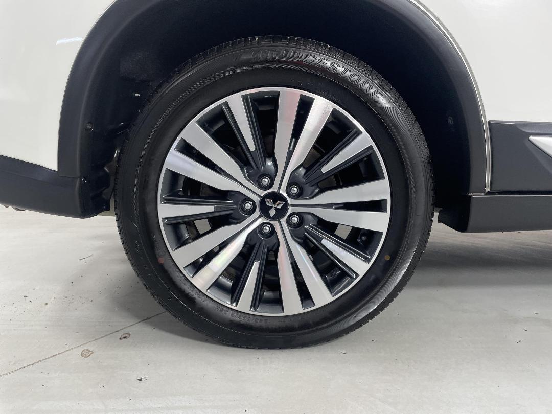 Photo '12' of Mitsubishi Outlander