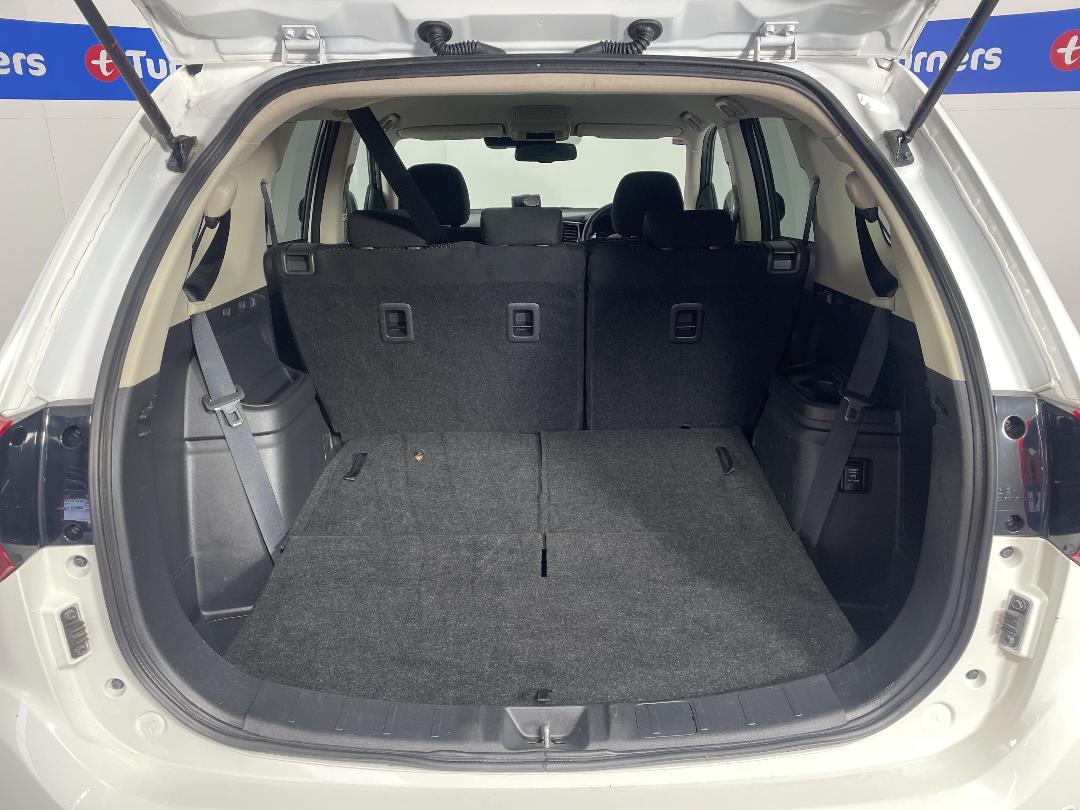 Photo '14' of Mitsubishi Outlander