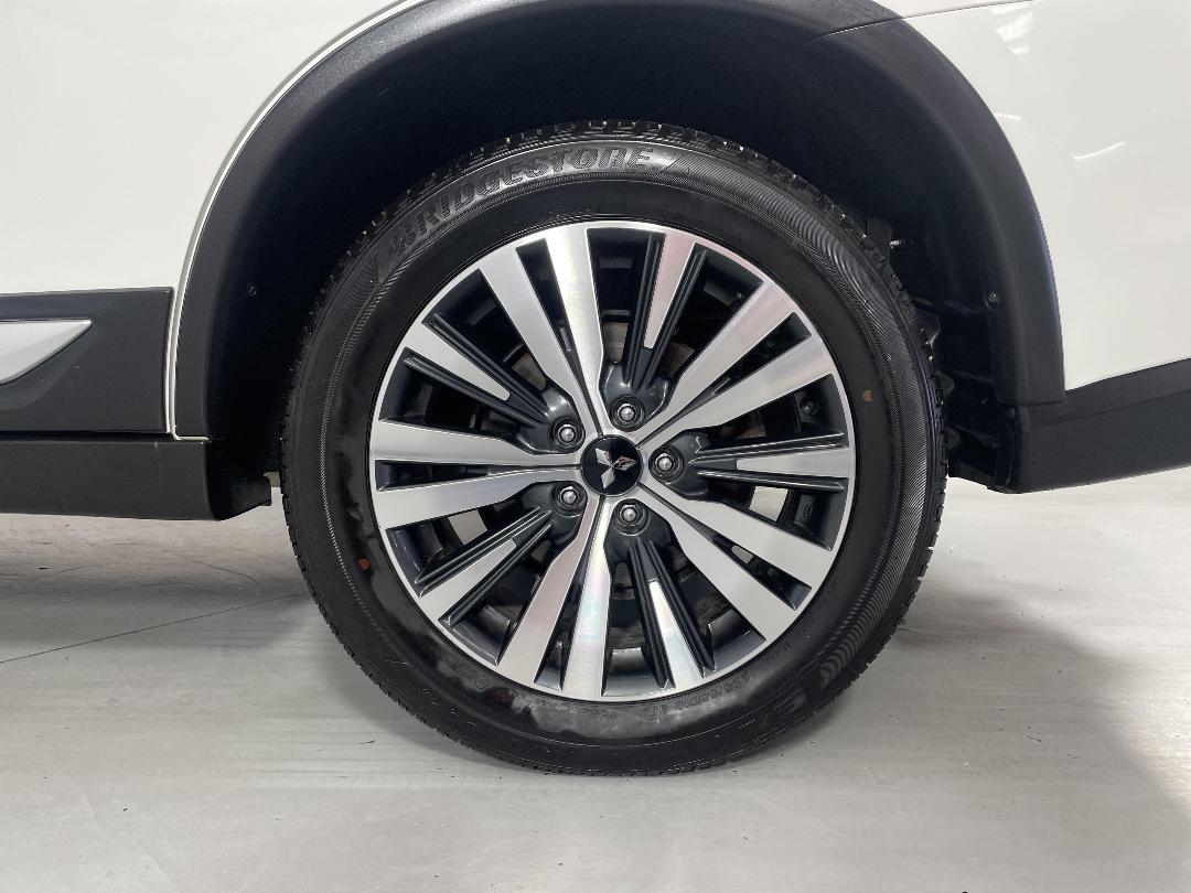 Photo '11' of Mitsubishi Outlander