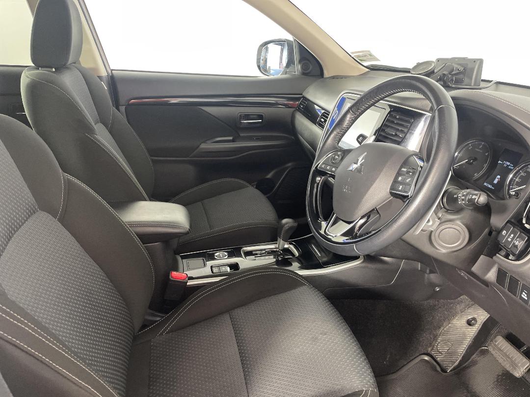 Photo '16' of Mitsubishi Outlander