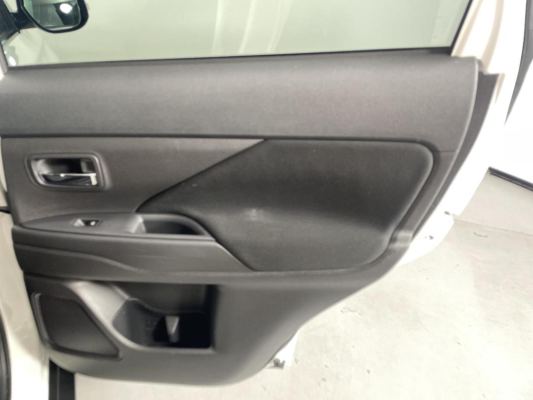 Photo '19' of Mitsubishi Outlander