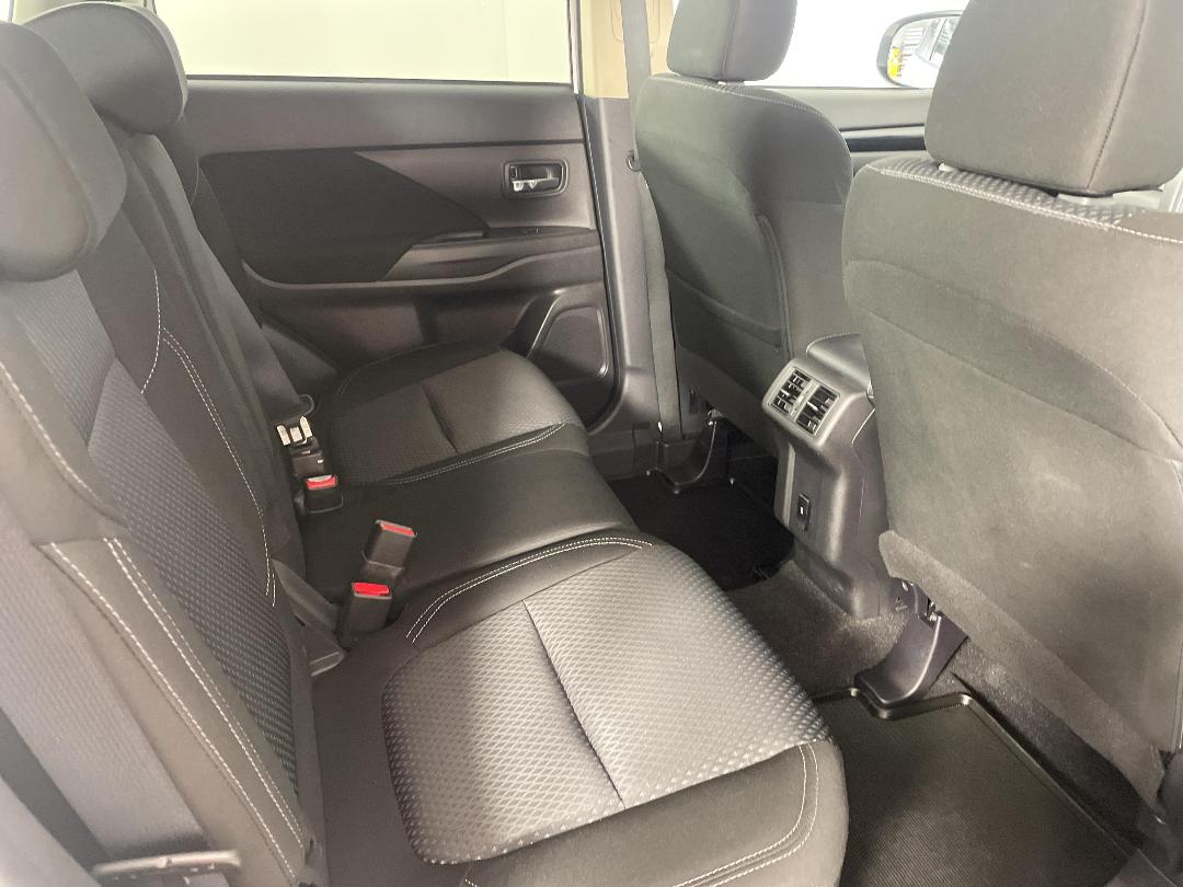 Photo '20' of Mitsubishi Outlander