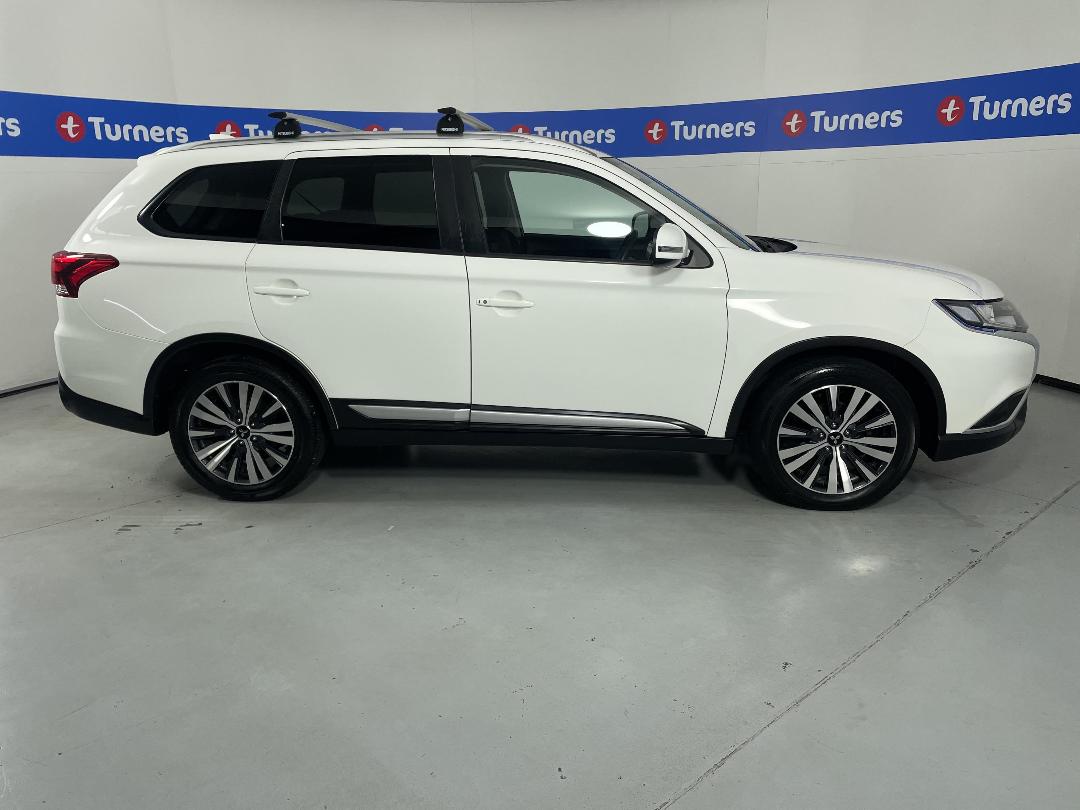 Photo '23' of Mitsubishi Outlander