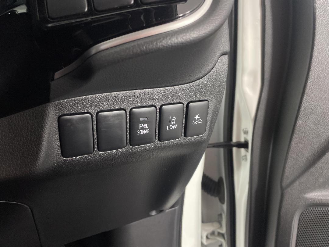 Photo '27' of Mitsubishi Outlander