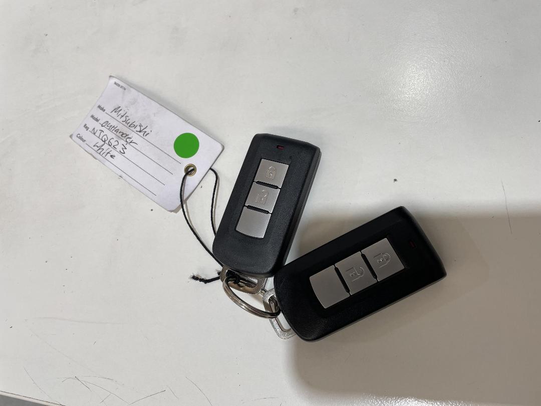 Photo '22' of Mitsubishi Outlander