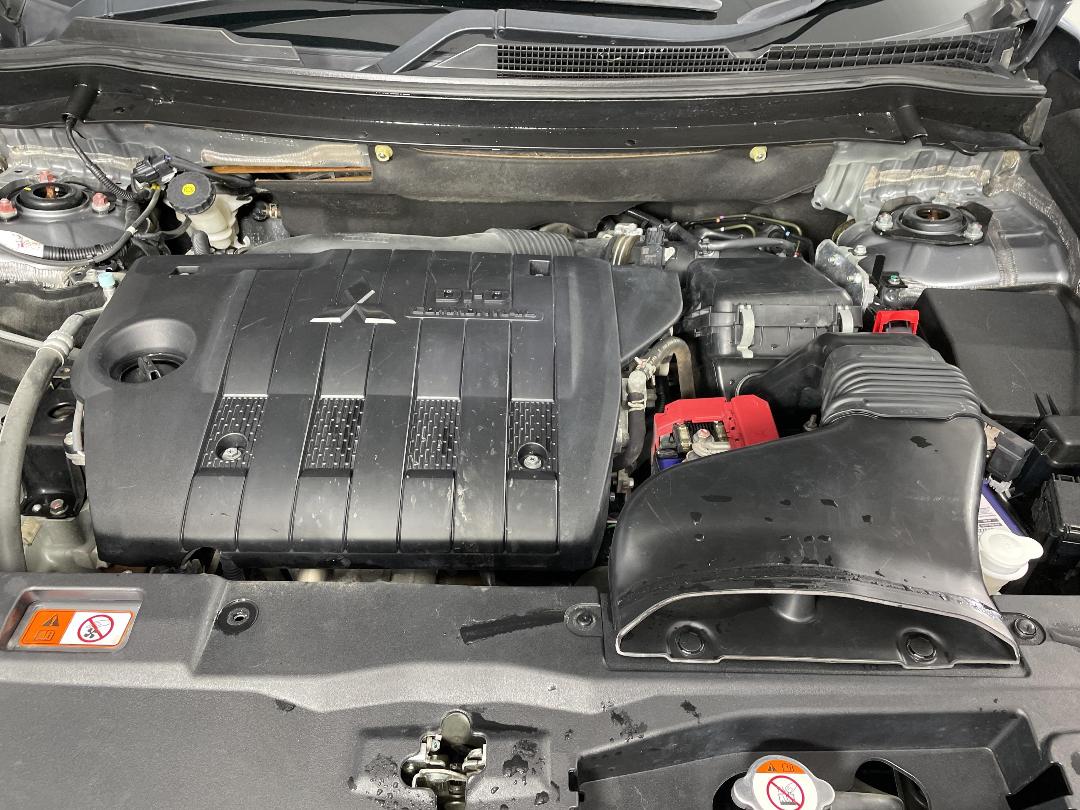 Photo '13' of Mitsubishi Outlander