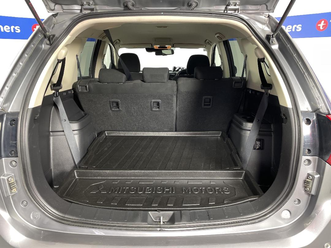 Photo '14' of Mitsubishi Outlander