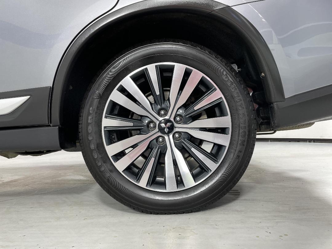 Photo '11' of Mitsubishi Outlander