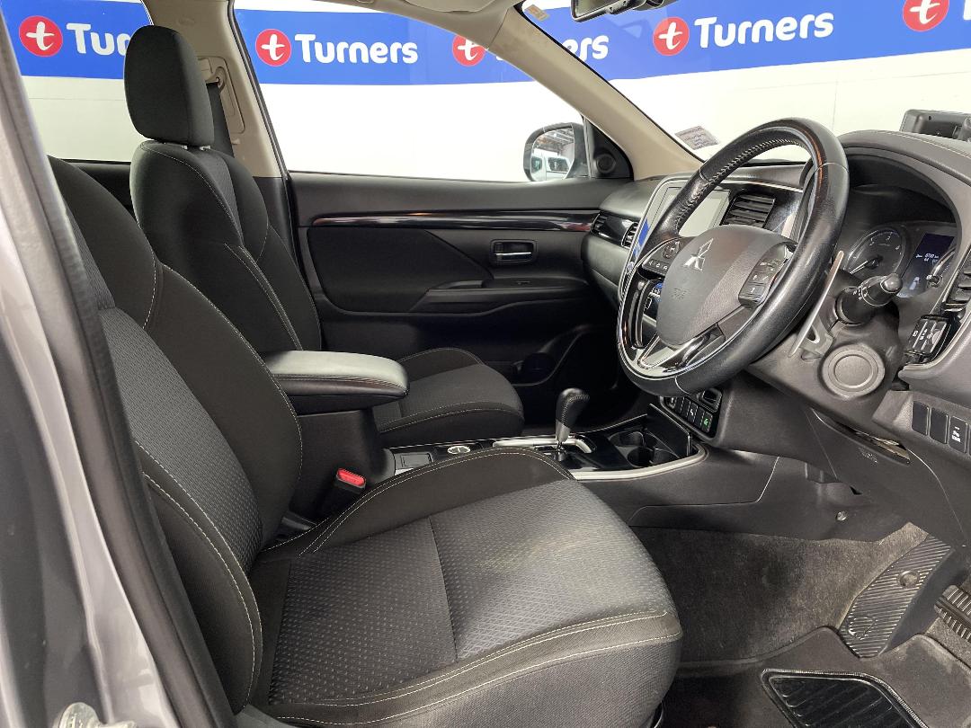 Photo '16' of Mitsubishi Outlander