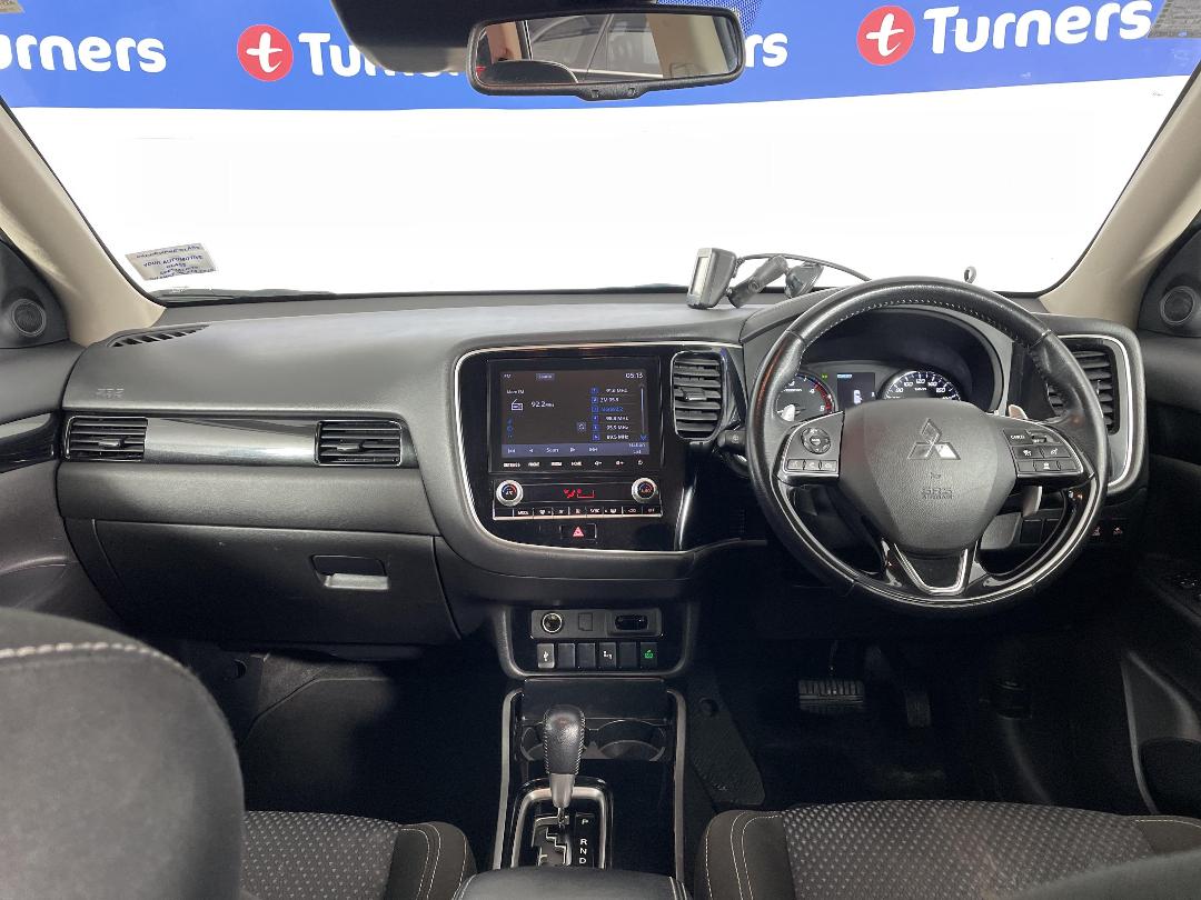 Photo '17' of Mitsubishi Outlander