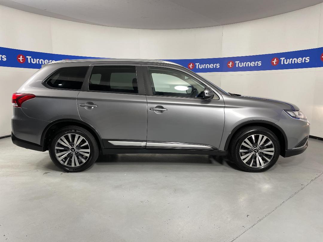 Photo '23' of Mitsubishi Outlander