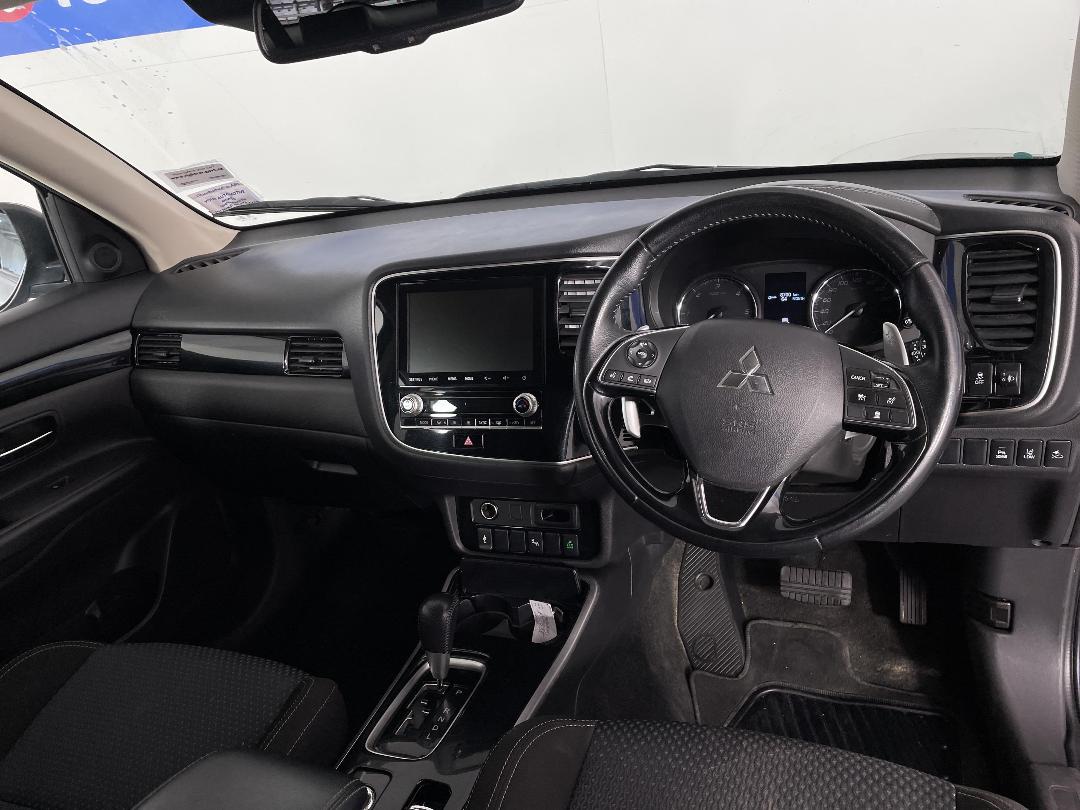 Photo '17' of Mitsubishi Outlander