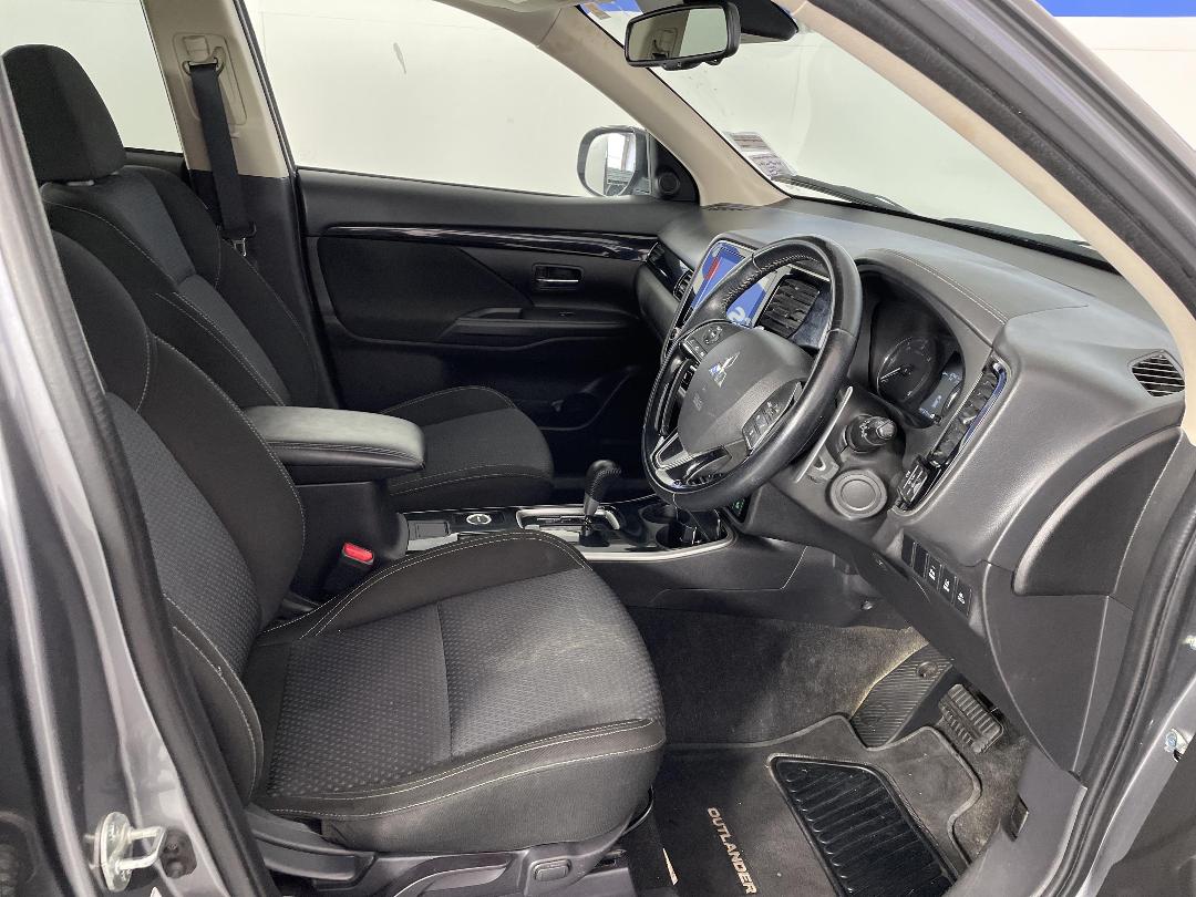 Photo '16' of Mitsubishi Outlander