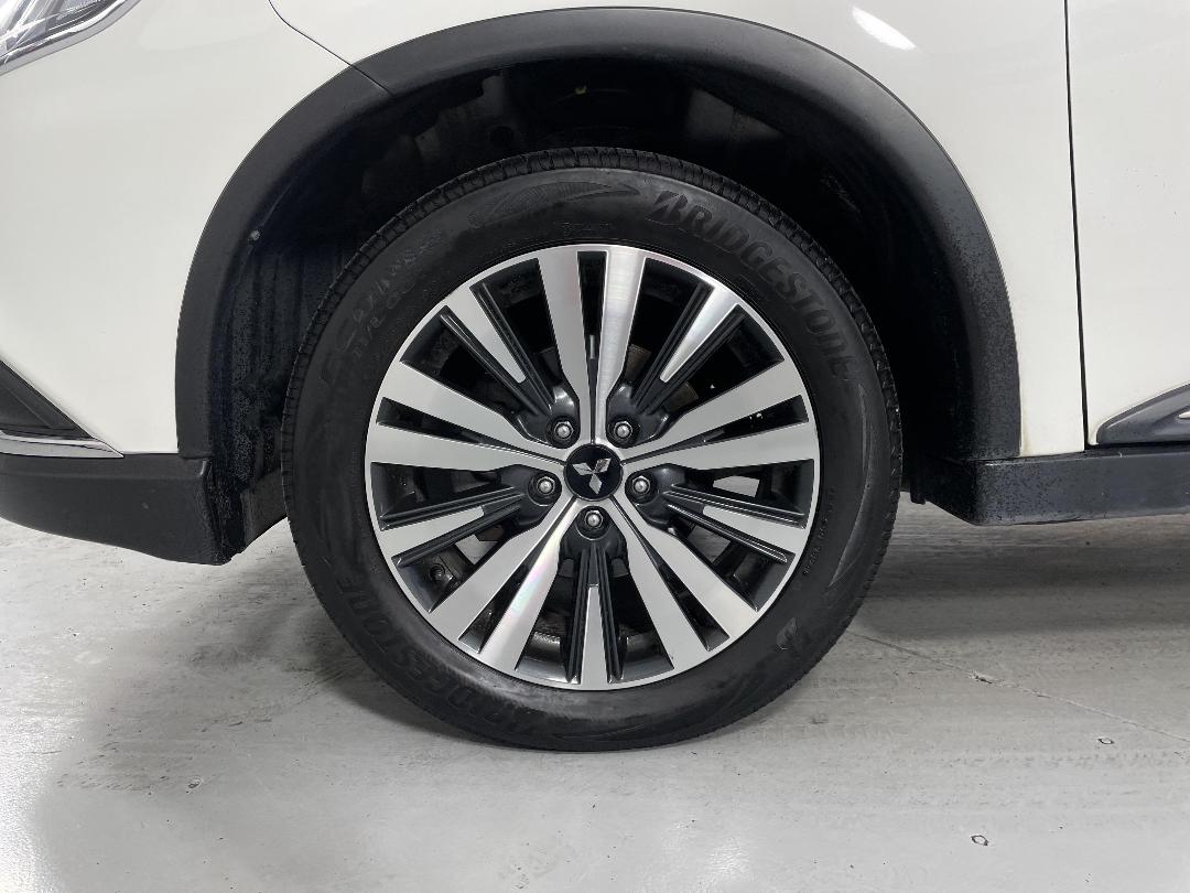 Photo '10' of Mitsubishi Outlander Photo '10' of Mitsubishi Outlander