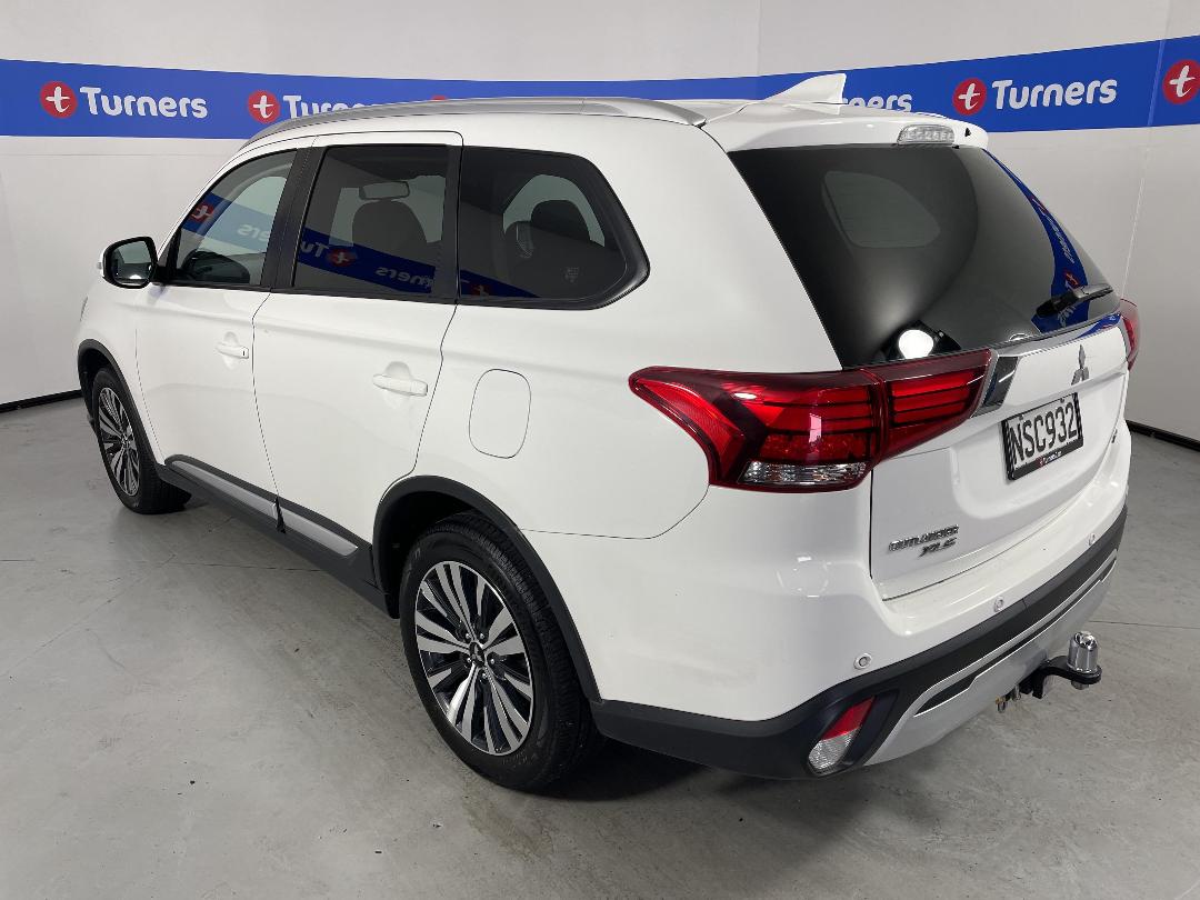 Photo '5' of Mitsubishi Outlander Photo '5' of Mitsubishi Outlander