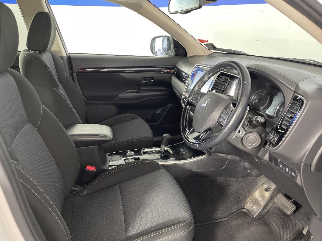 Photo '16' of Mitsubishi Outlander Photo '16' of Mitsubishi Outlander