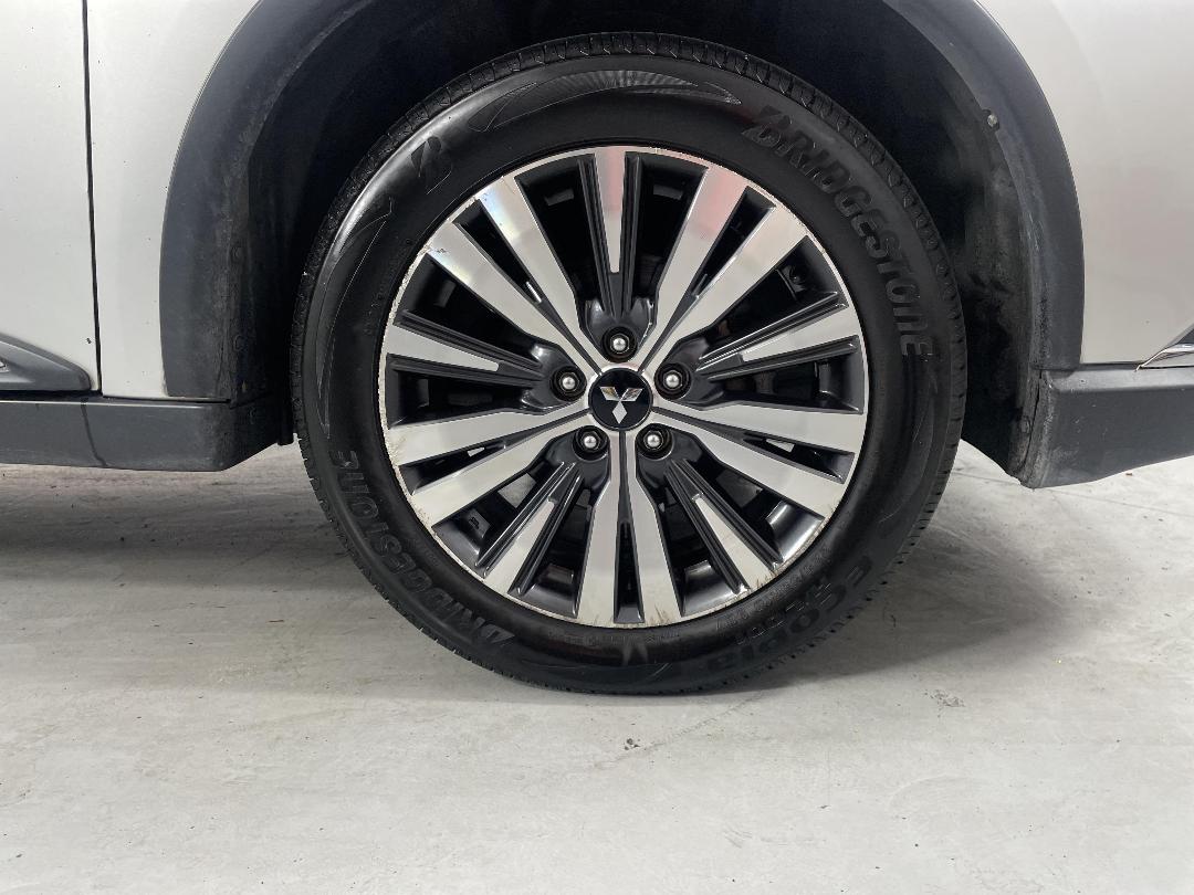 Photo '9' of Mitsubishi Outlander Photo '9' of Mitsubishi Outlander