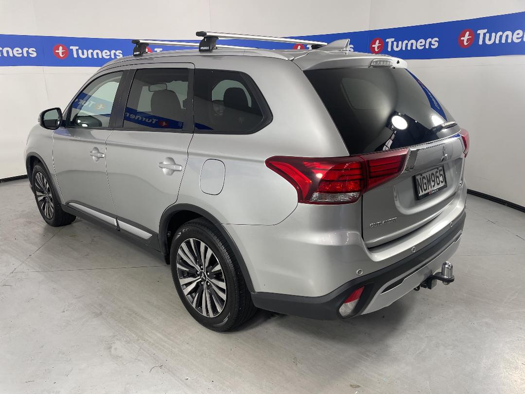 Photo '5' of Mitsubishi Outlander Photo '5' of Mitsubishi Outlander