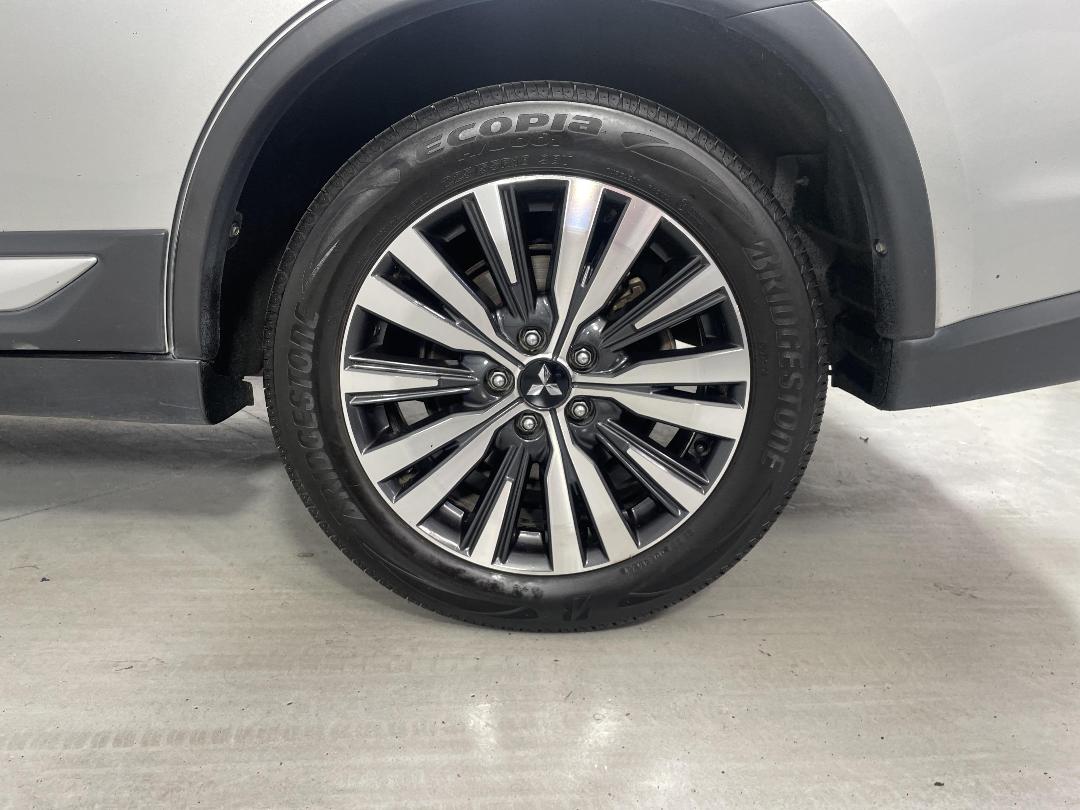 Photo '11' of Mitsubishi Outlander Photo '11' of Mitsubishi Outlander