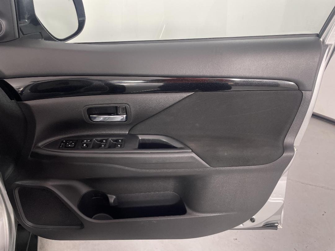 Photo '15' of Mitsubishi Outlander Photo '15' of Mitsubishi Outlander