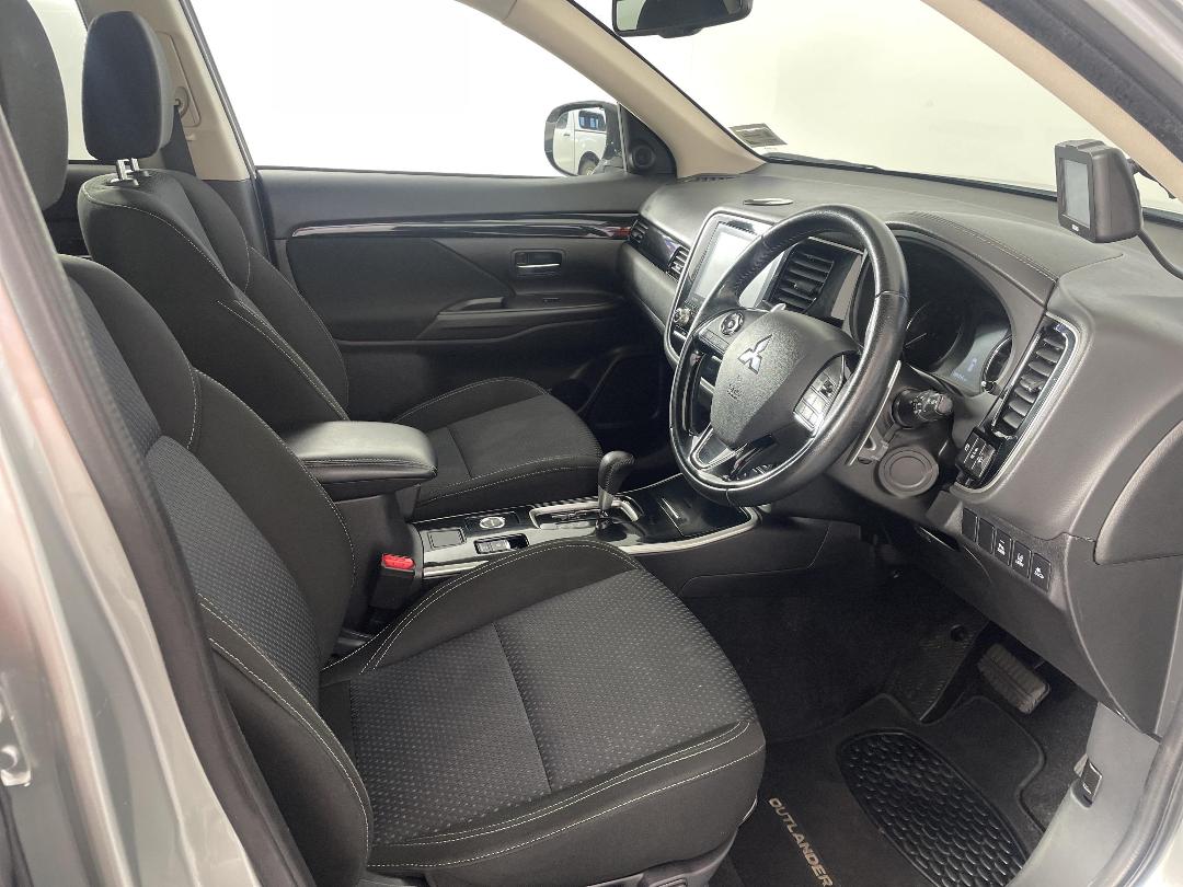 Photo '16' of Mitsubishi Outlander Photo '16' of Mitsubishi Outlander