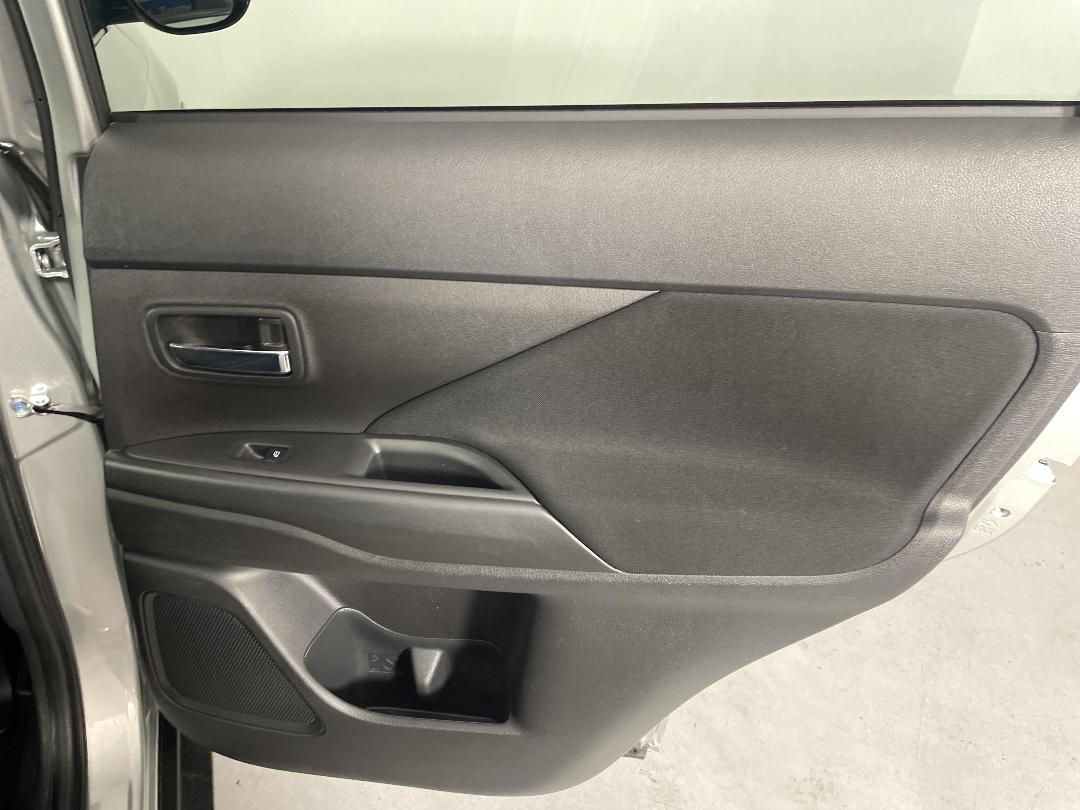 Photo '19' of Mitsubishi Outlander Photo '19' of Mitsubishi Outlander