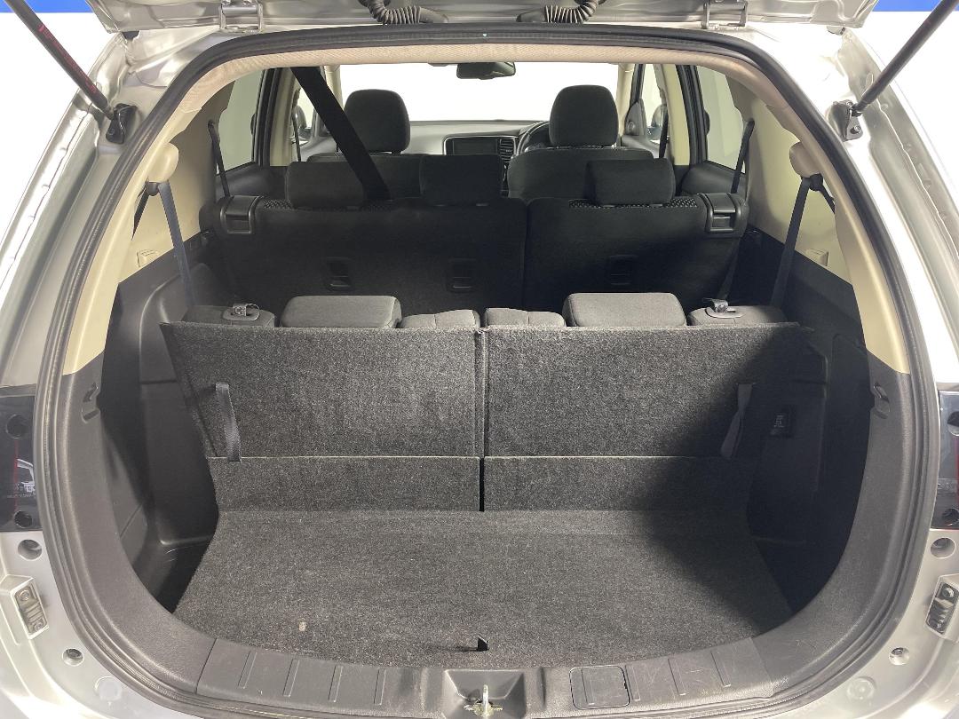 Photo '14' of Mitsubishi Outlander