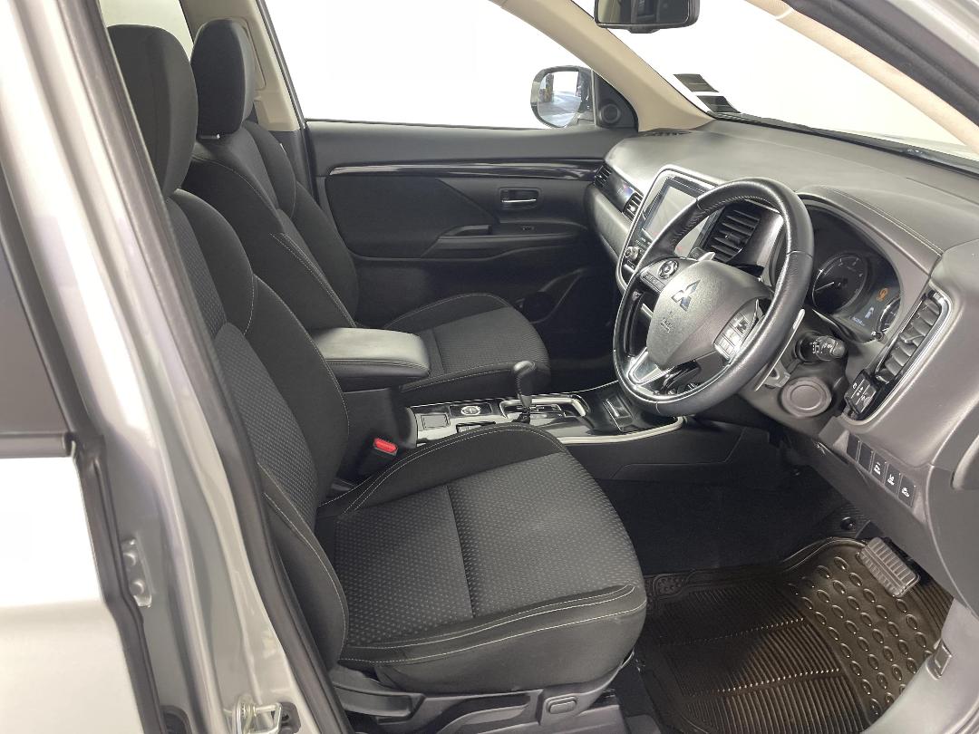 Photo '16' of Mitsubishi Outlander