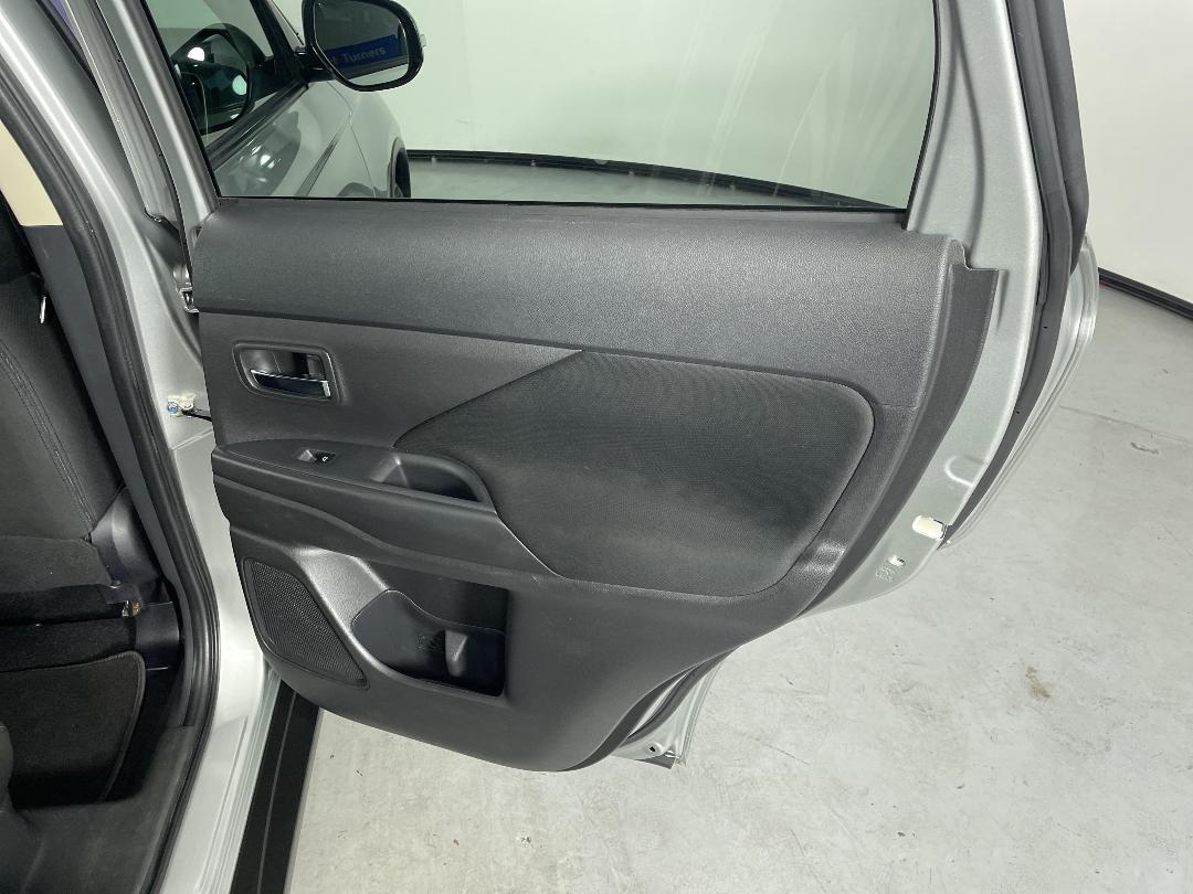 Photo '19' of Mitsubishi Outlander