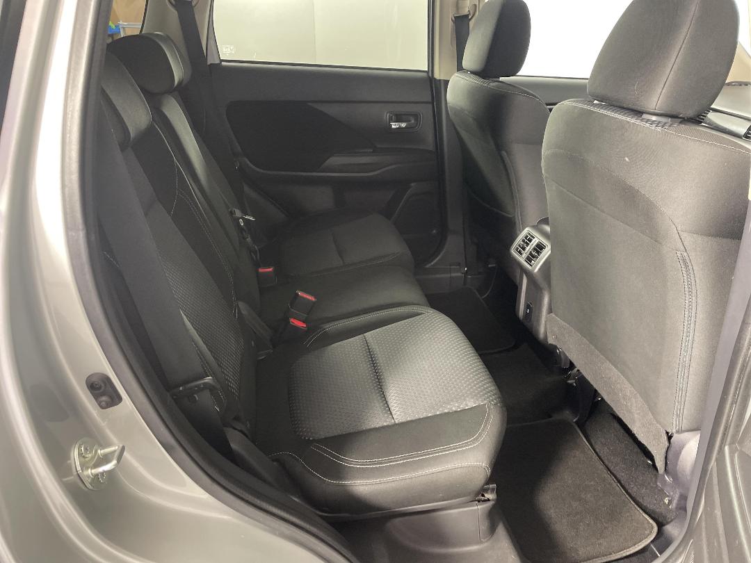 Photo '20' of Mitsubishi Outlander