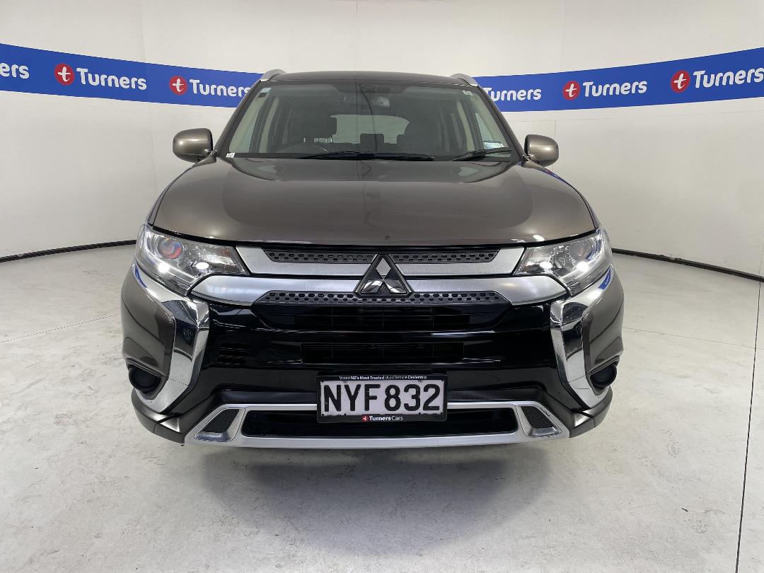 Photo '2' of Mitsubishi Outlander