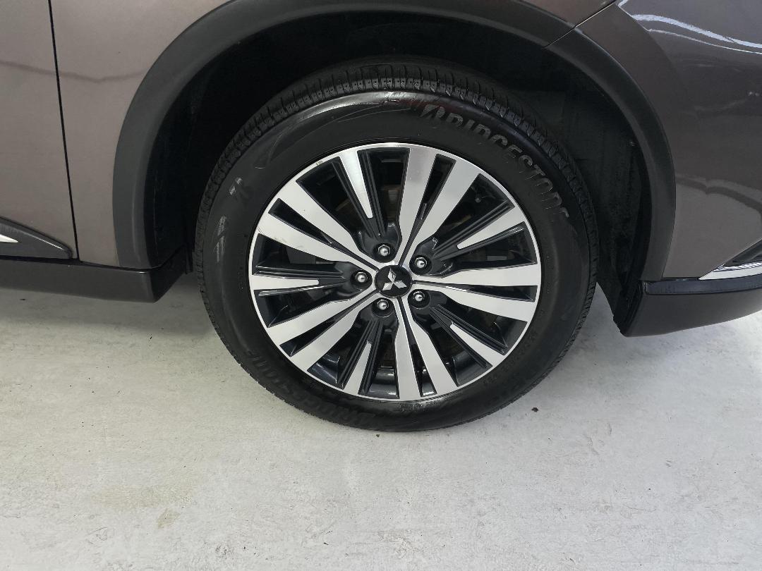 Photo '9' of Mitsubishi Outlander