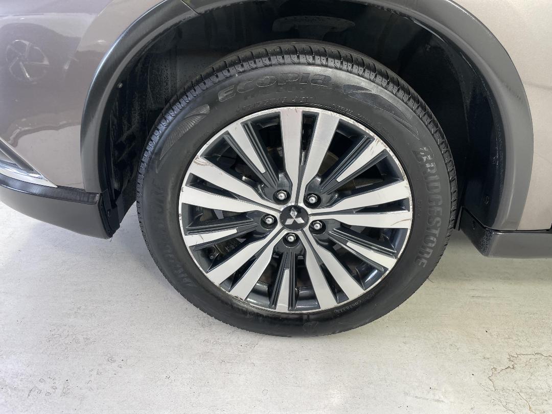 Photo '10' of Mitsubishi Outlander