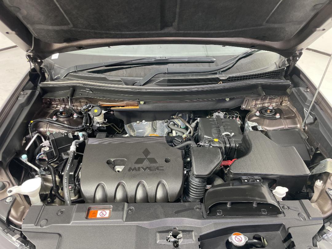 Photo '13' of Mitsubishi Outlander