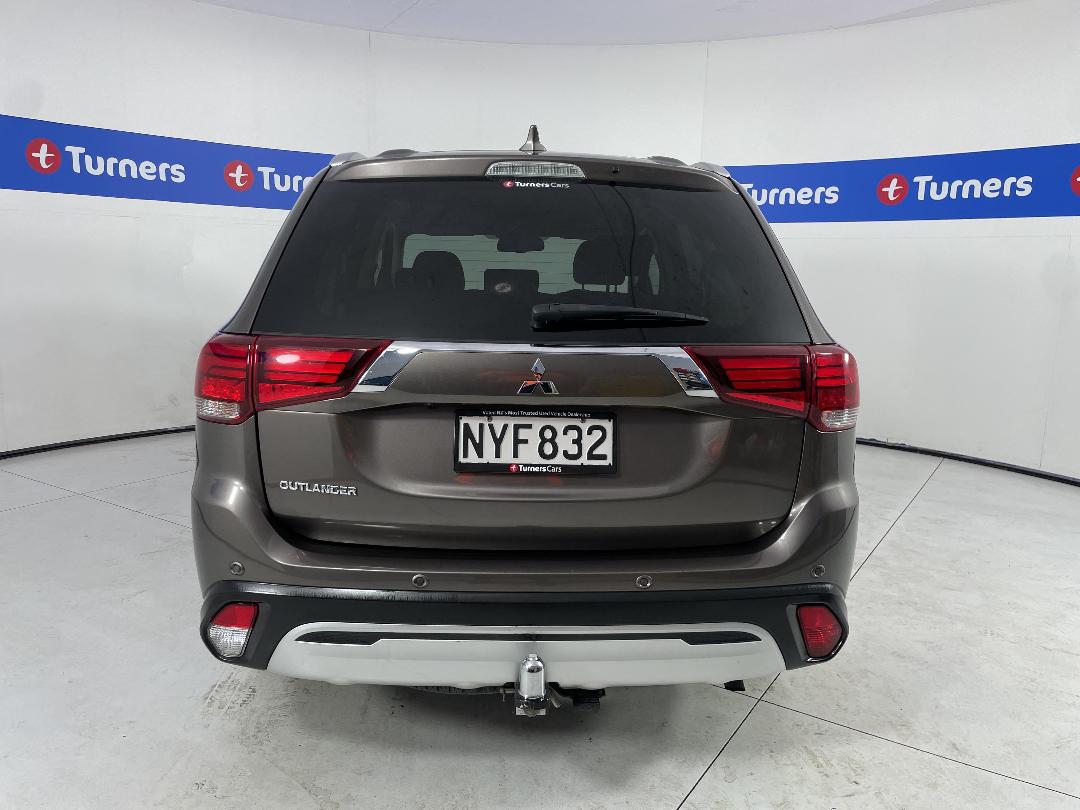 Photo '6' of Mitsubishi Outlander