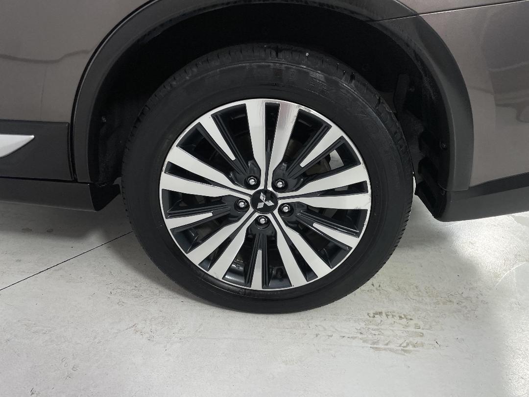 Photo '11' of Mitsubishi Outlander