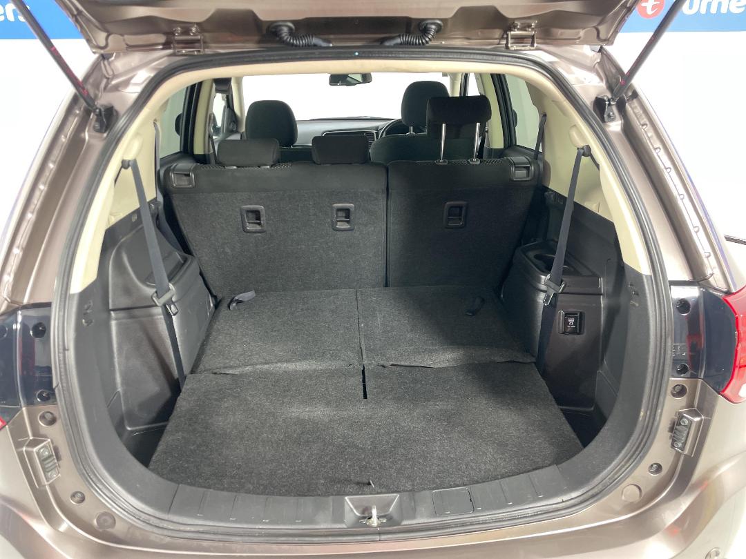 Photo '14' of Mitsubishi Outlander