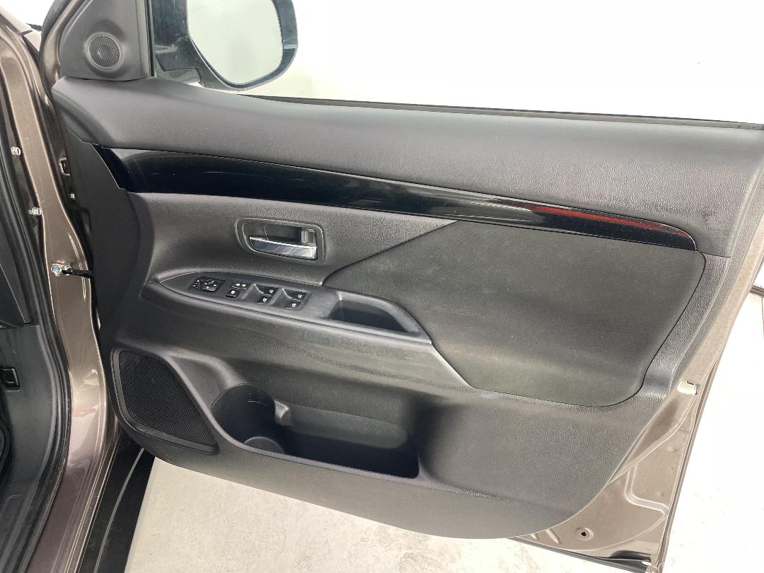 Photo '15' of Mitsubishi Outlander