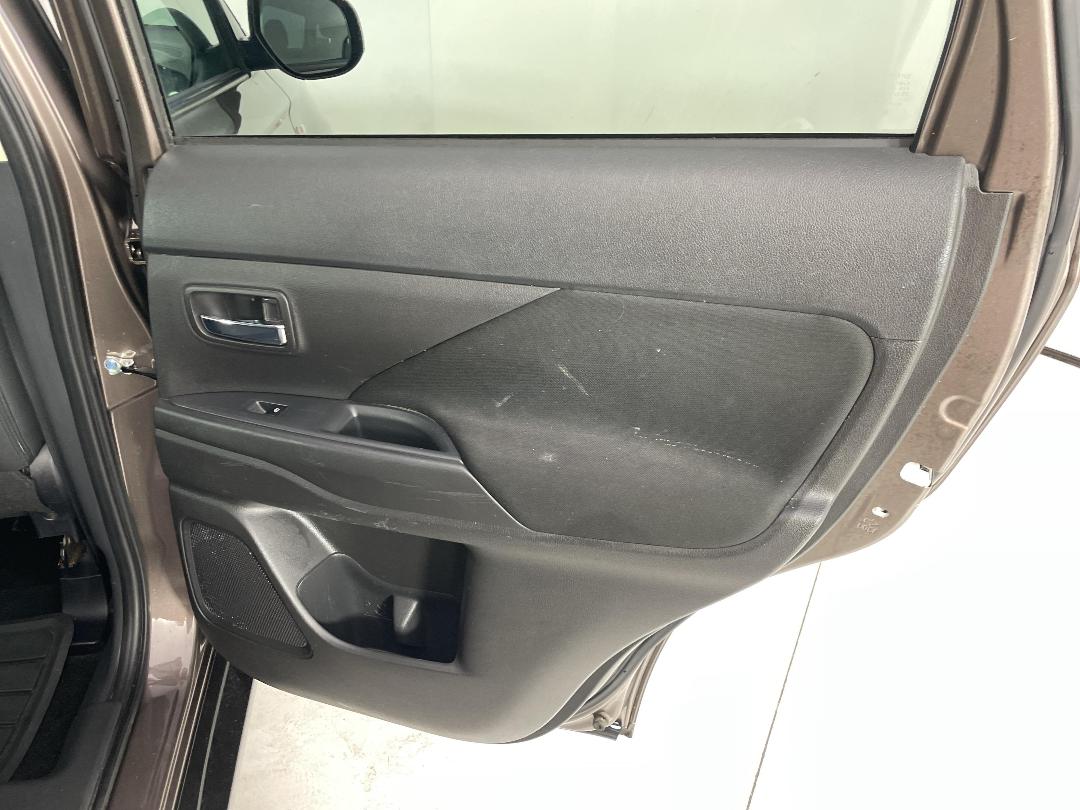 Photo '19' of Mitsubishi Outlander