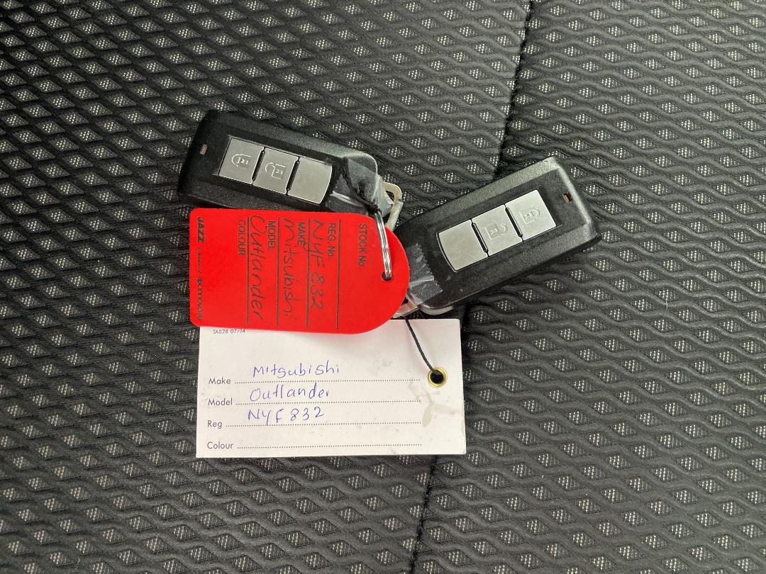 Photo '22' of Mitsubishi Outlander