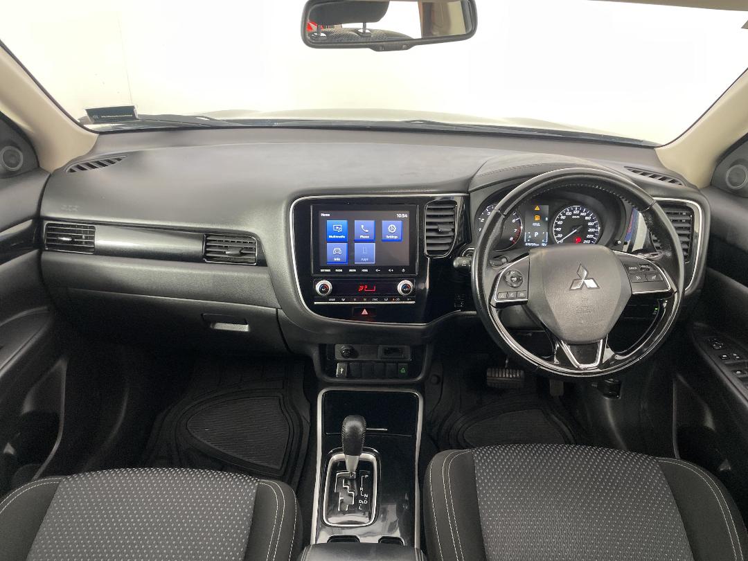 Photo '17' of Mitsubishi Outlander