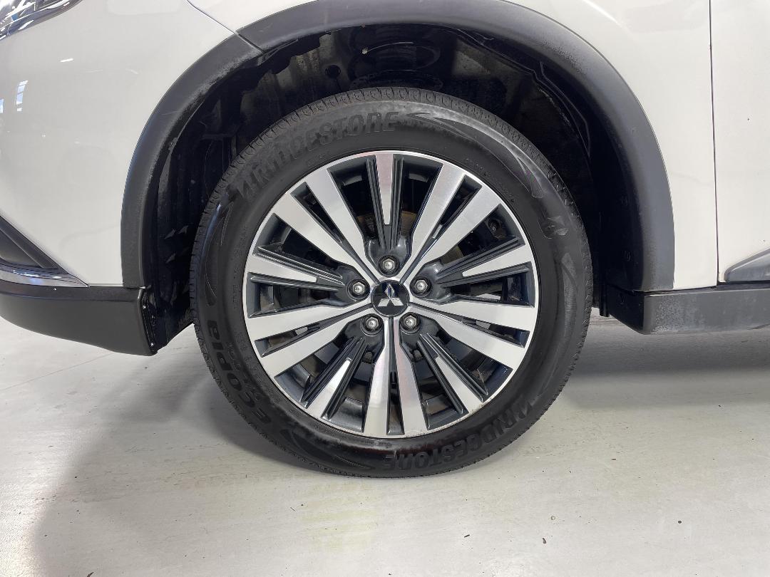 Photo '10' of Mitsubishi Outlander Photo '10' of Mitsubishi Outlander