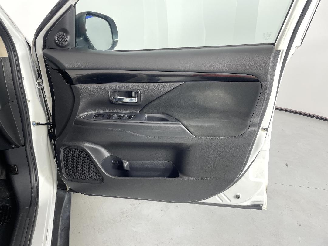 Photo '15' of Mitsubishi Outlander Photo '15' of Mitsubishi Outlander