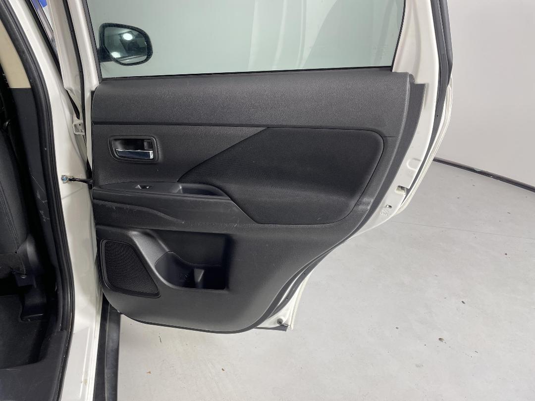 Photo '19' of Mitsubishi Outlander Photo '19' of Mitsubishi Outlander