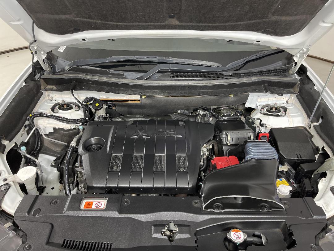 Photo '13' of Mitsubishi Outlander