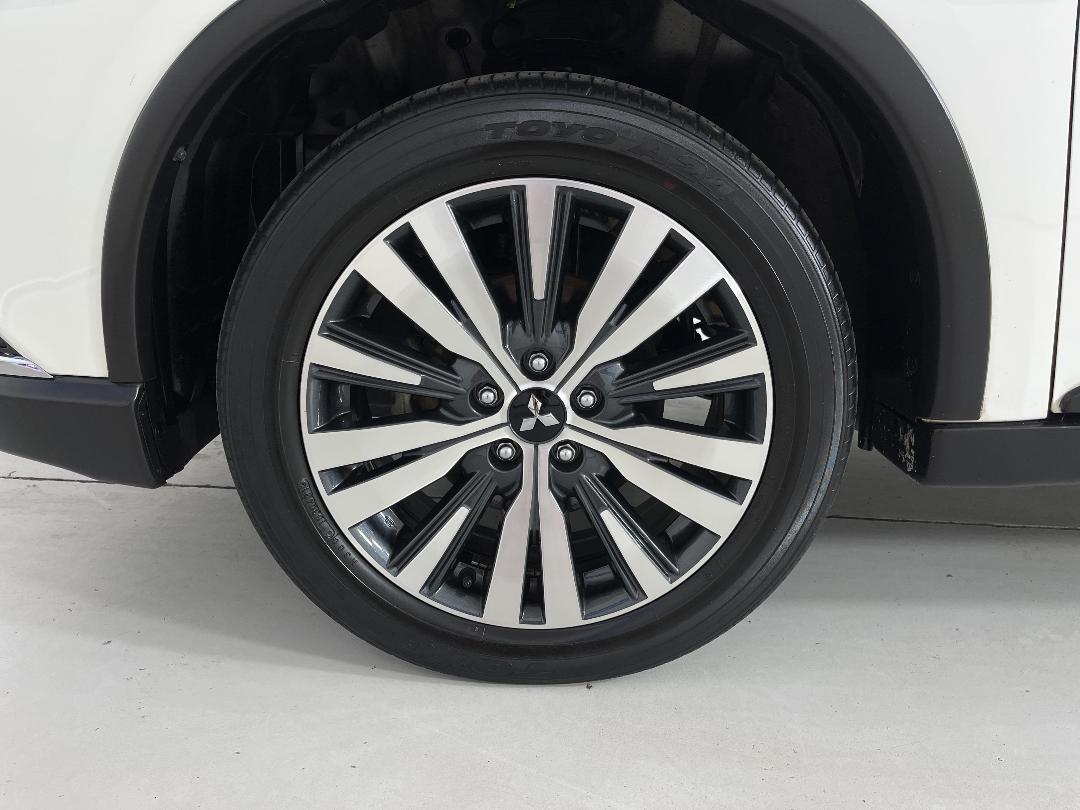 Photo '10' of Mitsubishi Outlander